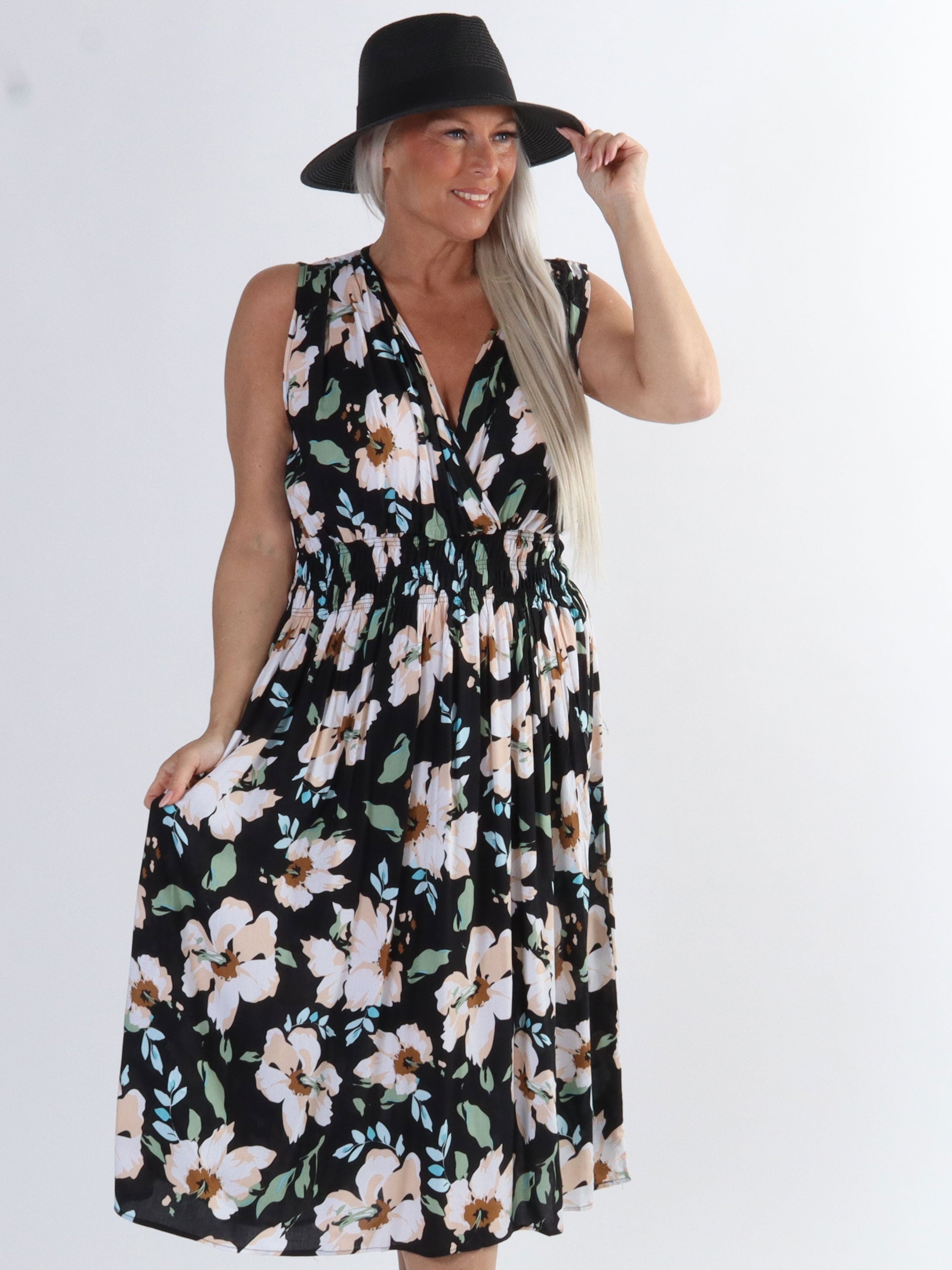 Izzy - Söt sommarklänning i plus size bomull med elastisk midja